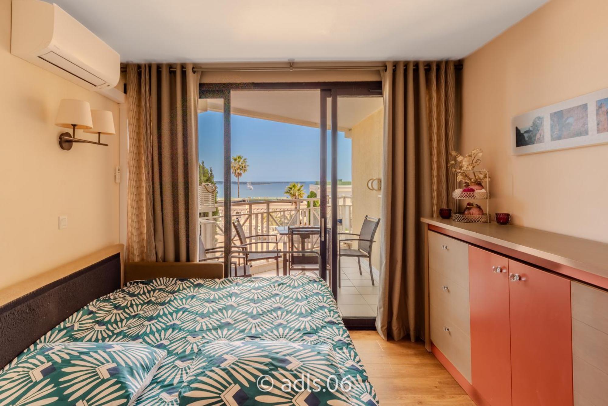 Un De Charme Vue & Piscine D'exception Apartment