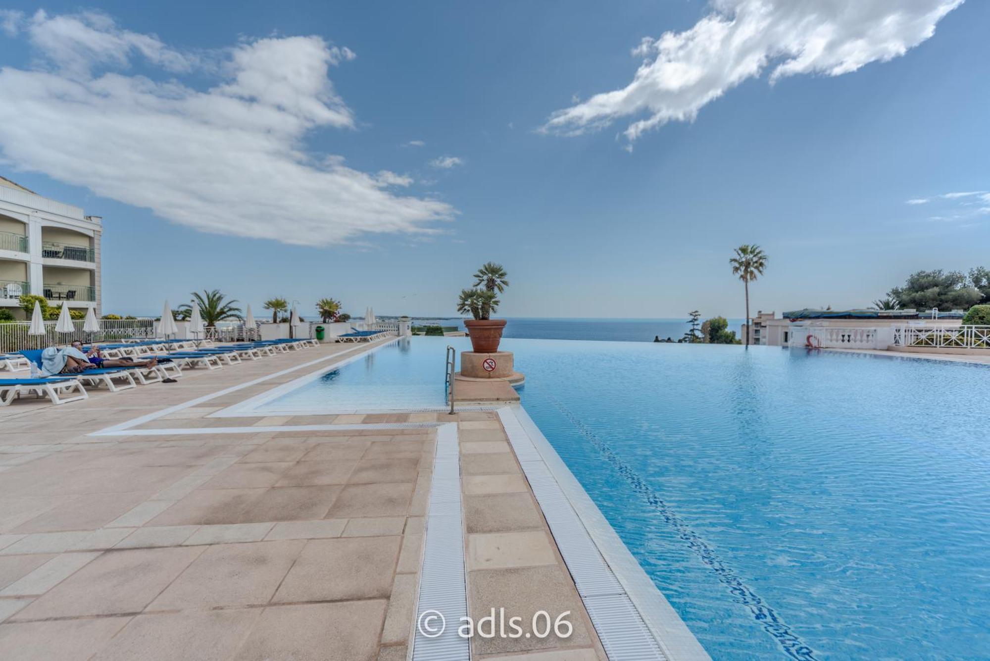 Un De Charme Vue & Piscine D'exception Apartment