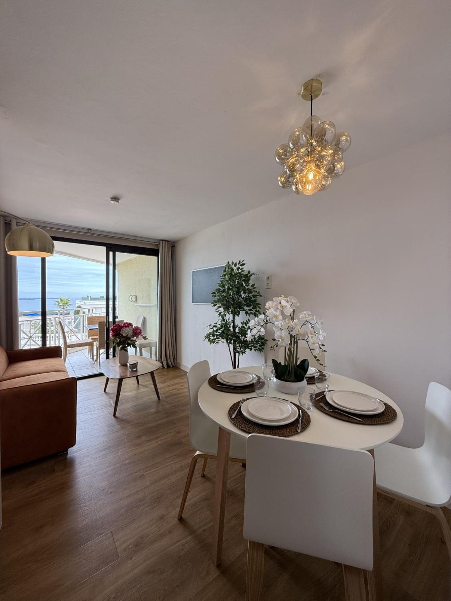 Un De Charme Vue & Piscine D'exception Apartment Cannes